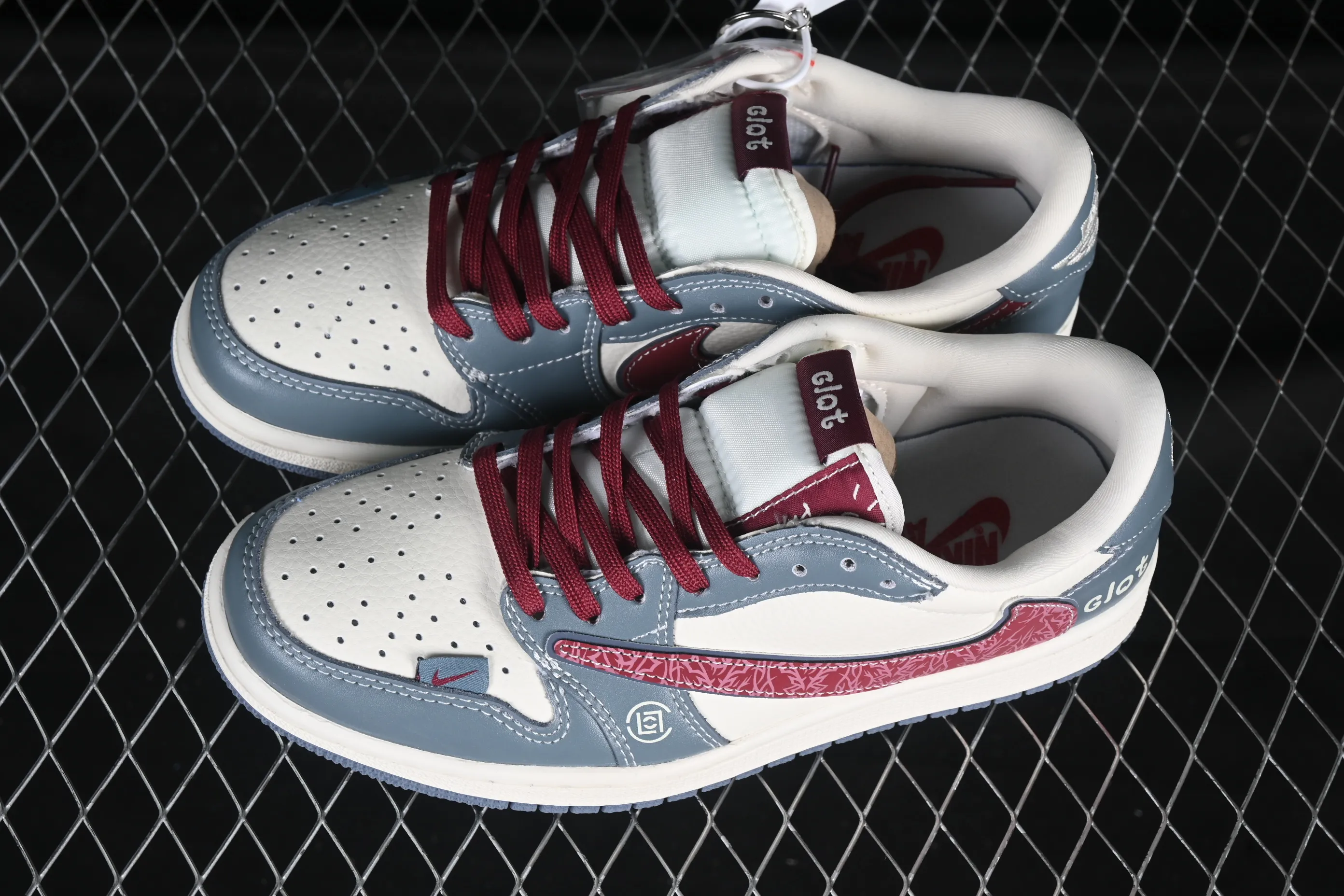 All categories Air Jordan Jordan series basketball shoes Air Jordan 1 Low High-end customized low-top sneakers Travis Scott x Fragment Design x Air Jordan 1 Low OG SP Joe 1 Guanxi co-branded gray and red pattern hook low-top cultural casual sneakers XS2024-009